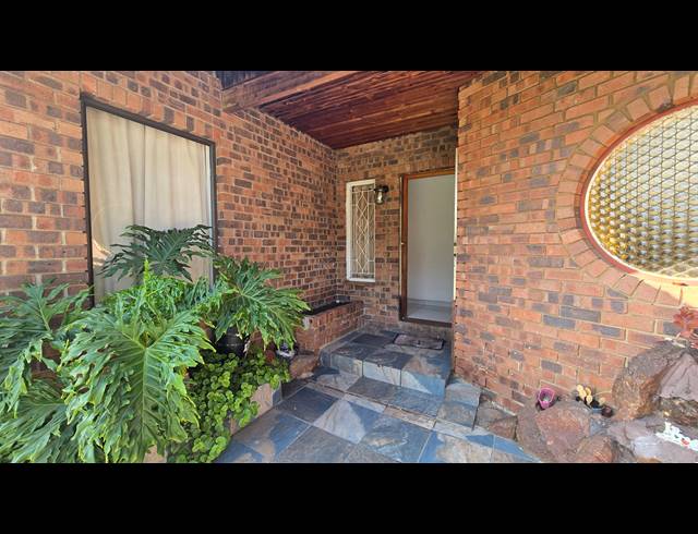 4 BEDROOM FREEHOLD FOR SALE IN ALBERTSDAL
